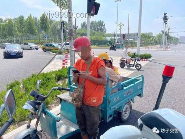 女子骑电动三轮闯卡上高速：危险行为大解析